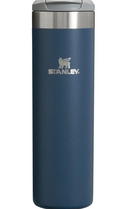 Stanley AeroLight Transit Bottle – Botella de 20 onzas | Con bloqueo a través de la tapa | Botella de agua o taza de café de viaje resistente a fugas | Acero inoxidable aislado ligero | Sin BPA | Azul